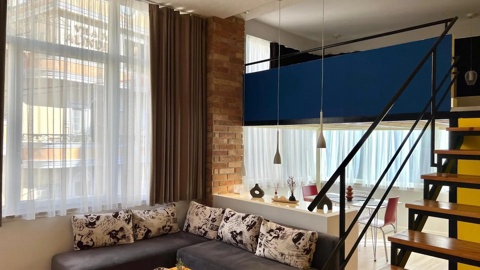 Downtown Dream Duplex location